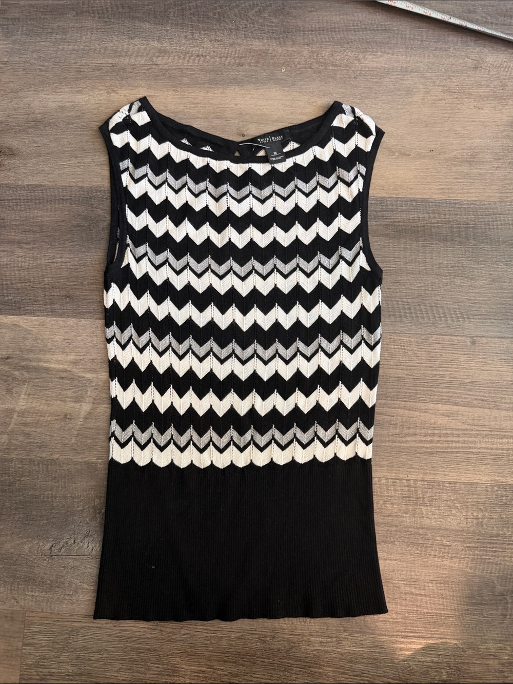 White House Black Market Black & White Chevron Sleeveless Knit Crop Top